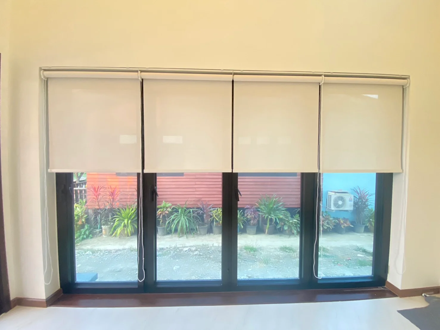 ม่านม้วนสั่งทำ คุณภาพสูง ปรับระดับแสงได้ดี เหมาะกับบ้านและออฟฟิศ