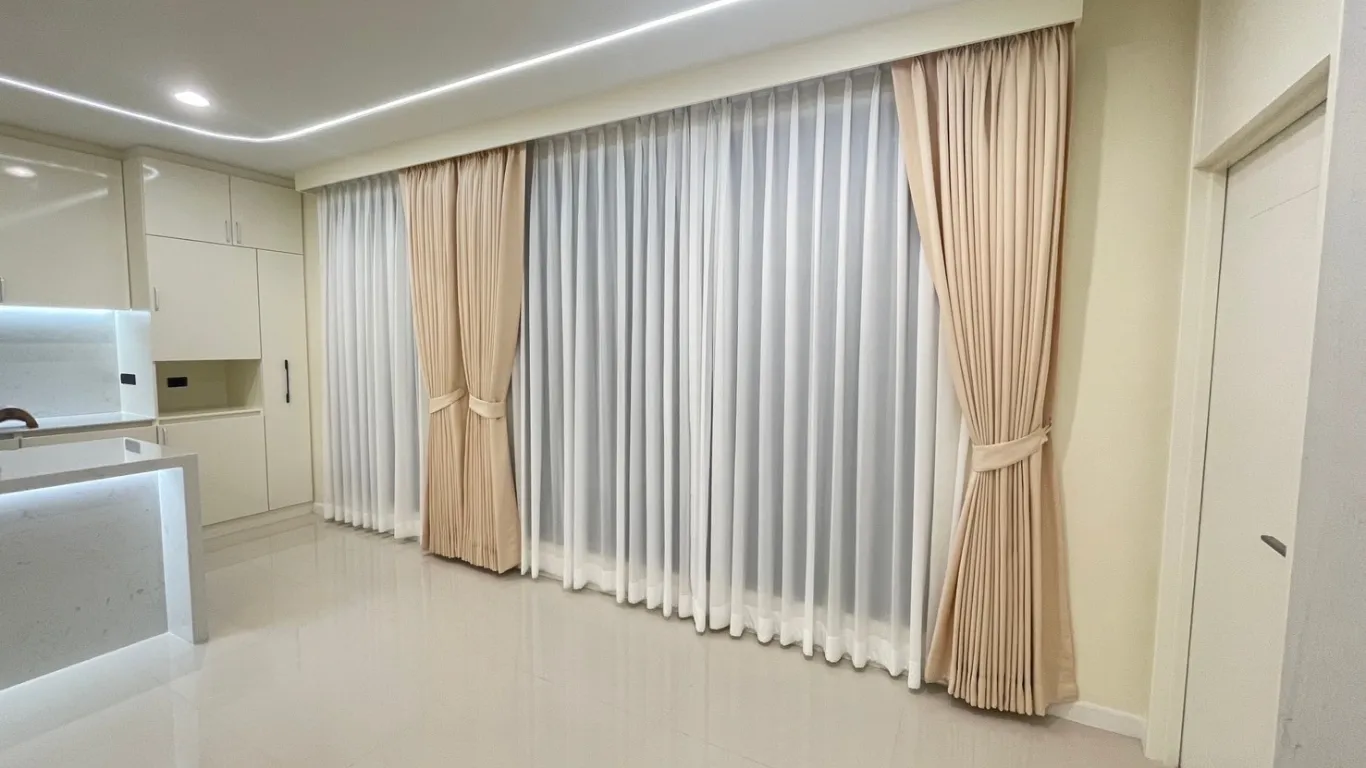 ผ้าม่านโปร่ง