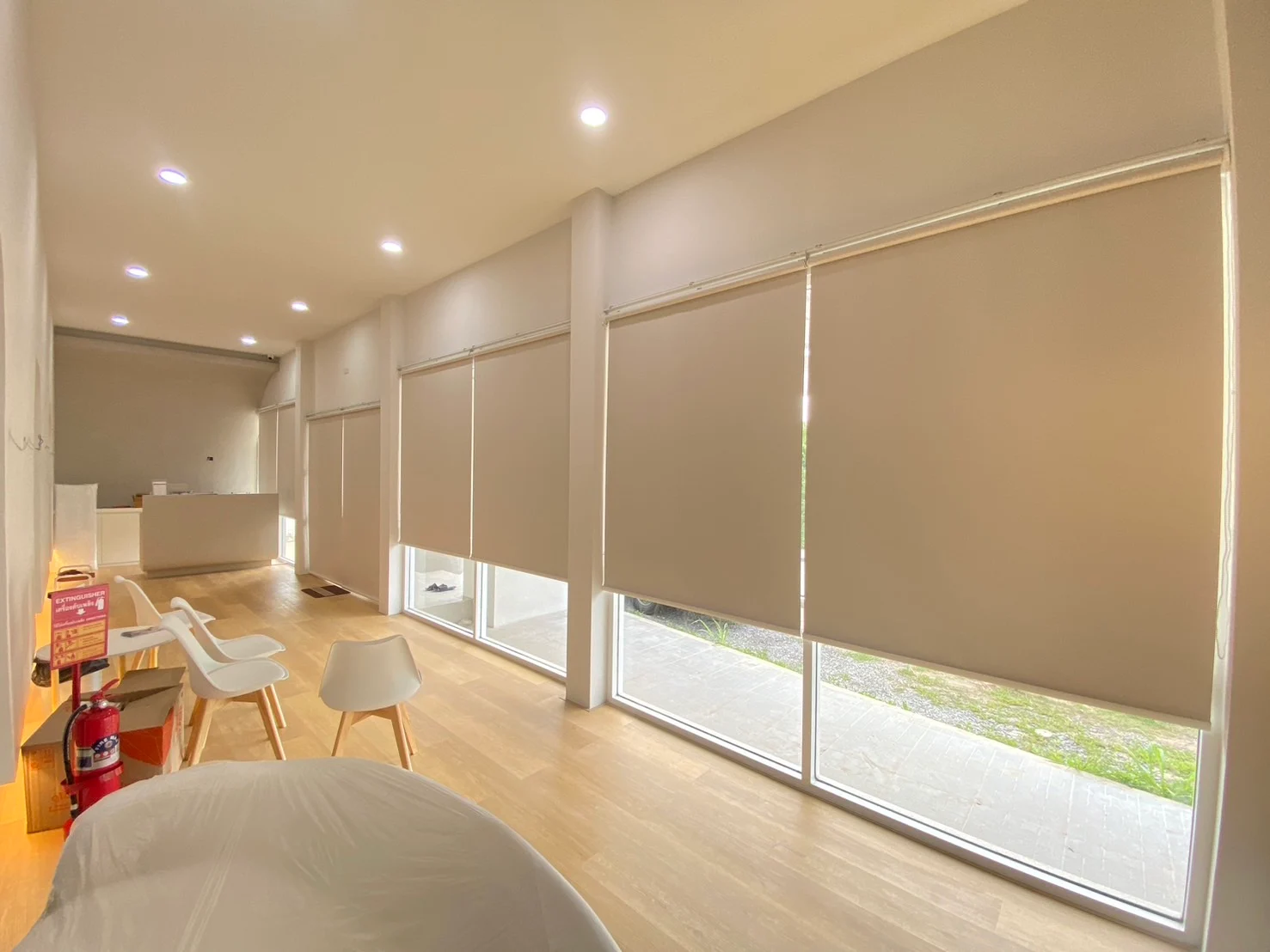 ม่านม้วนสั่งทำตามแบบ ตอบโจทย์ทั้งดีไซน์ การใช้งาน และการตกแต่งภายใน