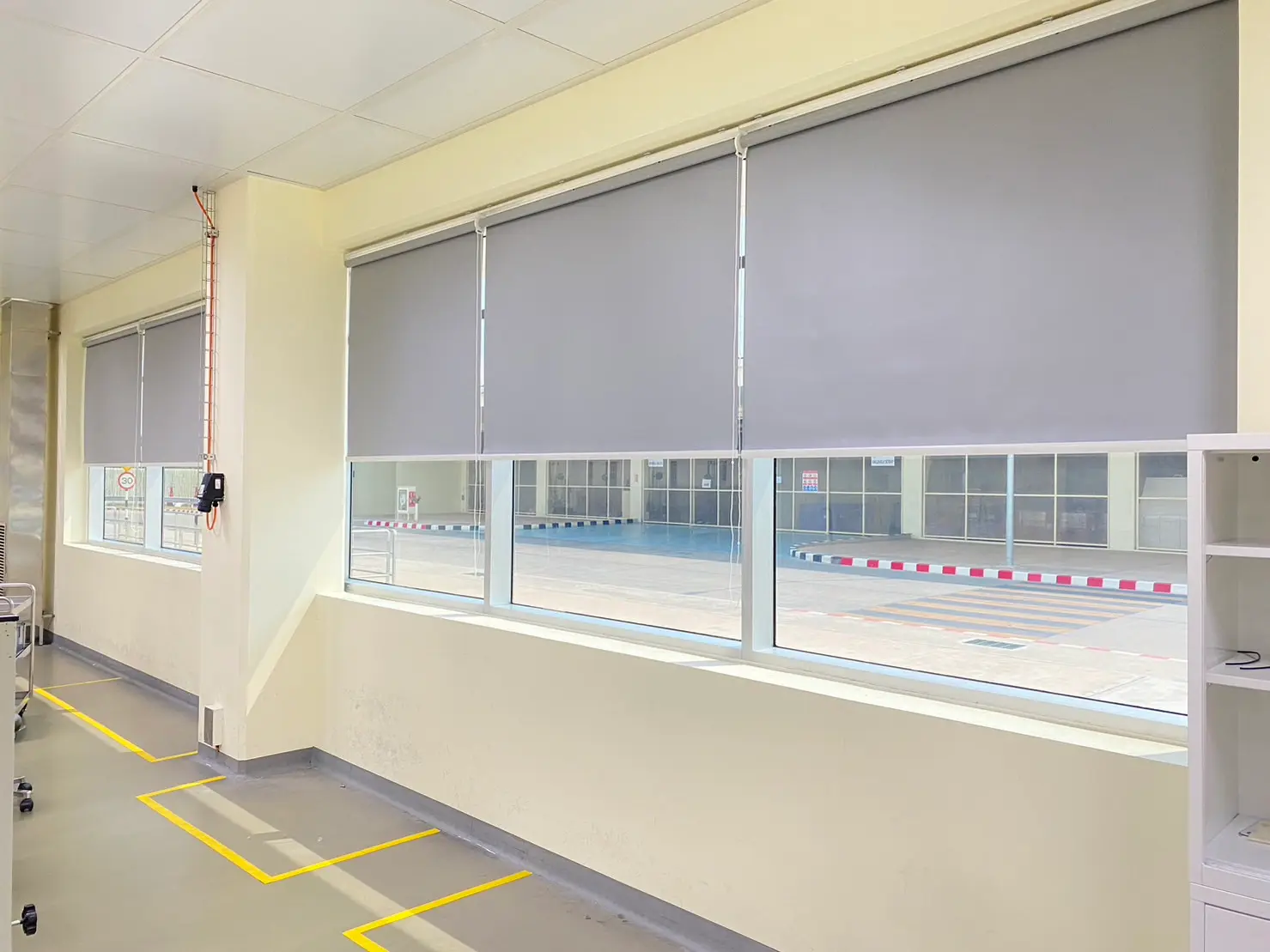 ม่านม้วนสั่งทำ เลือกผ้าและสีได้ตามต้องการ ช่วยเพิ่มความสวยงามให้พื้นที่