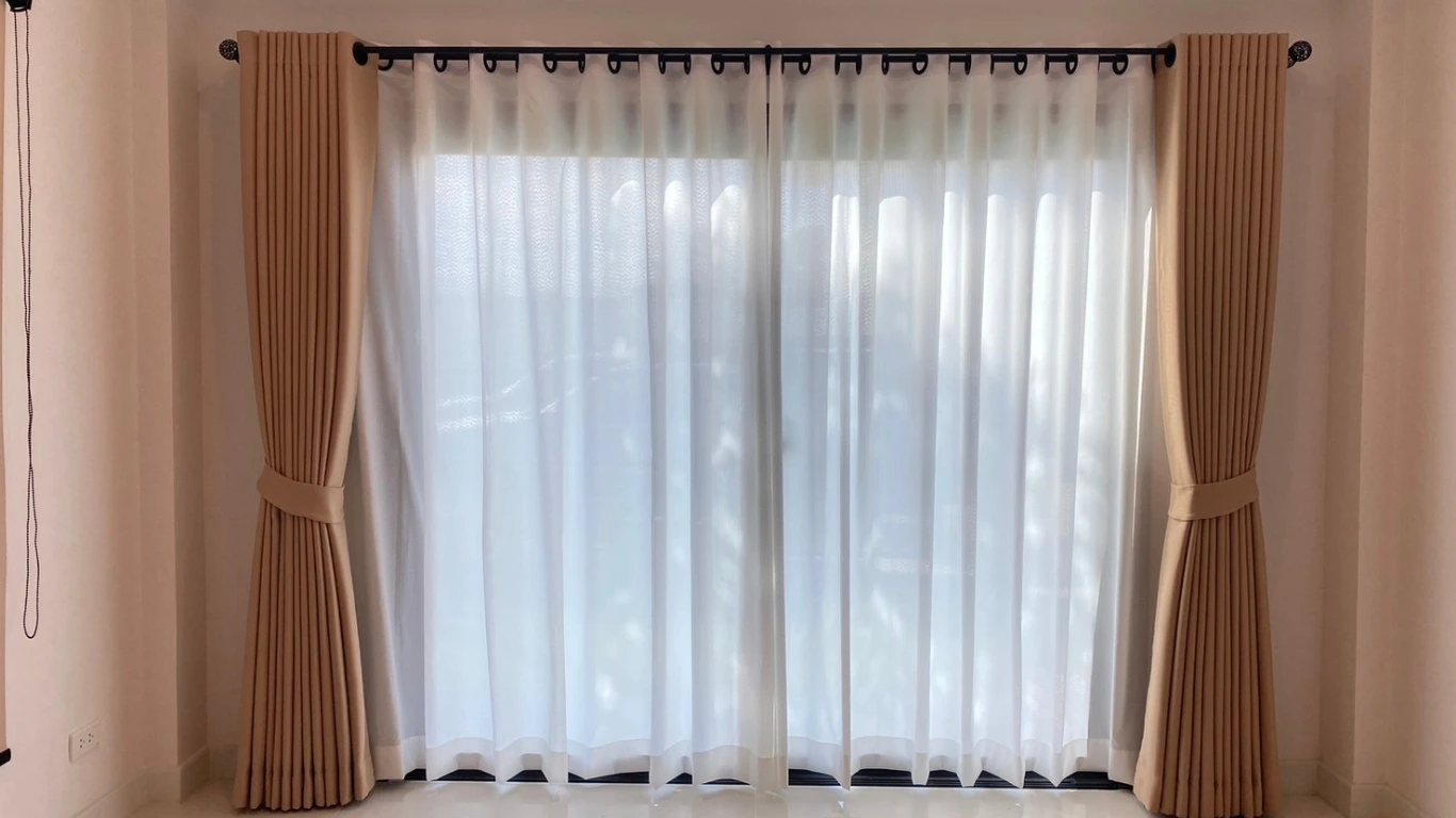 ผ้าม่านสองชั้น ช่วยควบคุมแสงและเพิ่มความเป็นส่วนตัว