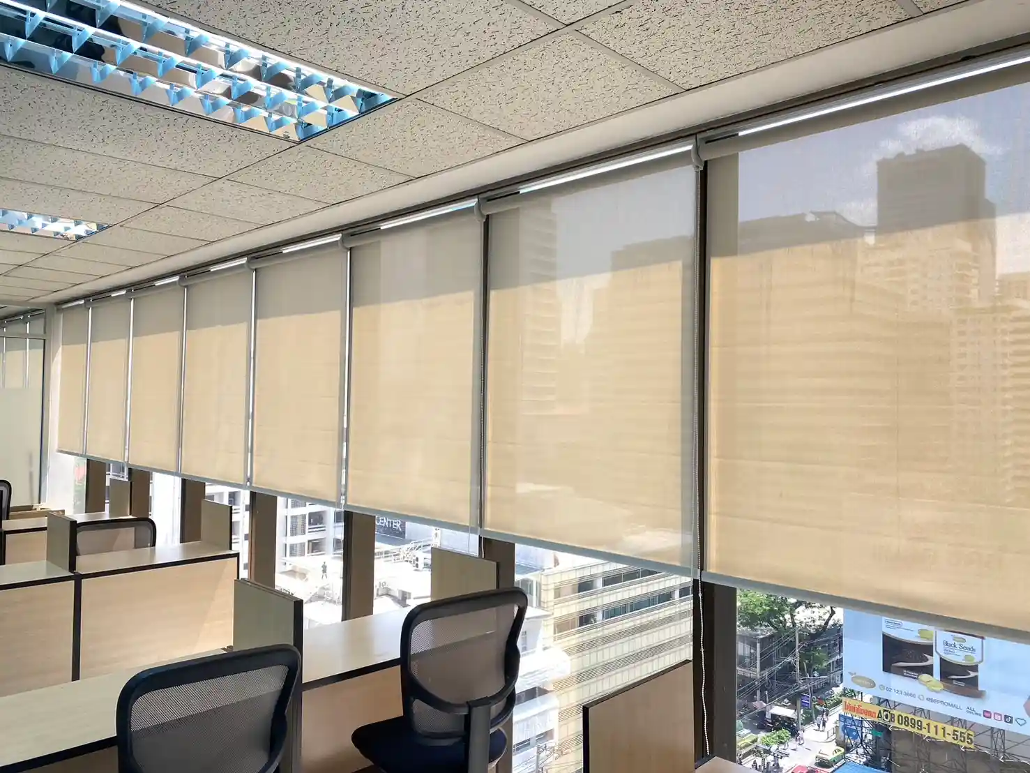 ติดม่านม้วนสำหรับหน้าต่าง